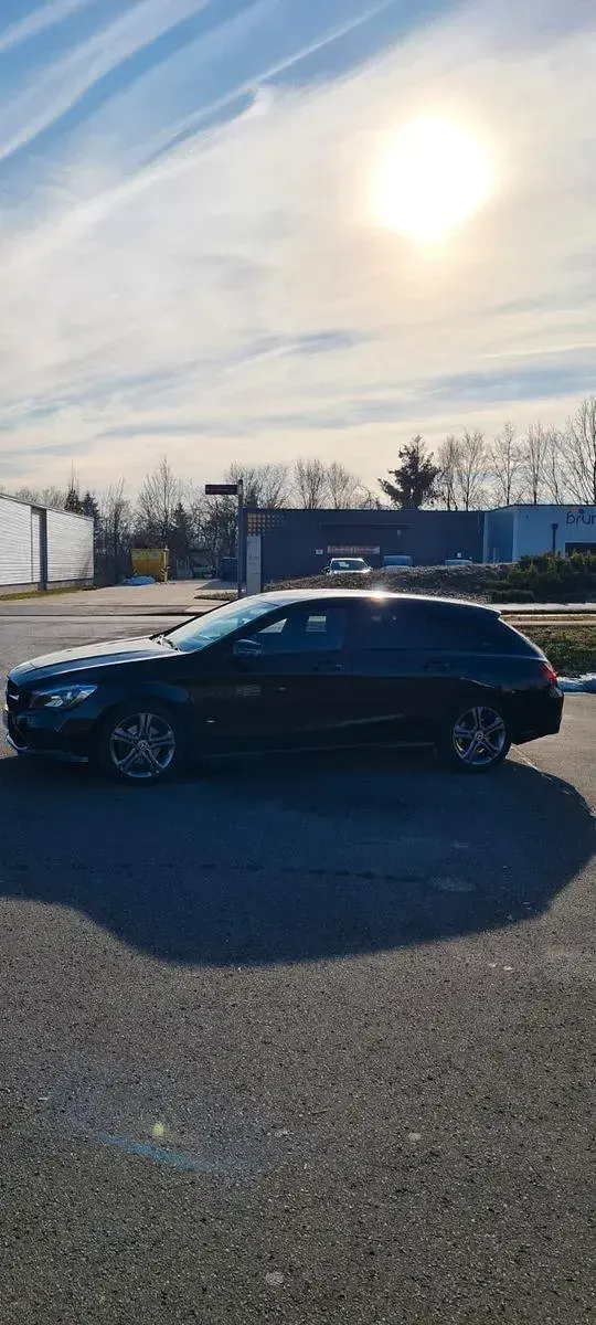 Gebraucht Mercedes CLA180 Shooting Brake 122 PS (89 kW) 2018 Schwarz Kombi