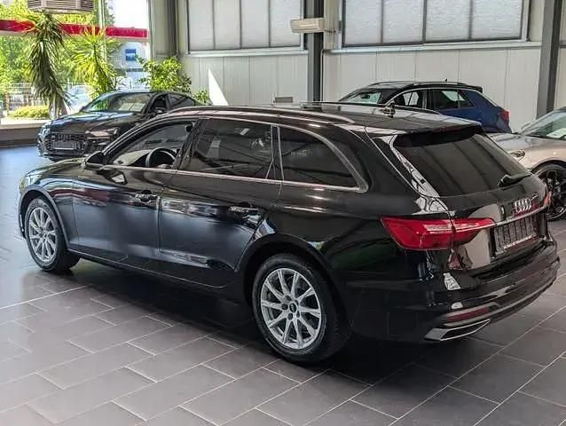 Second-hand Audi A4 150 CP (110 kW) 2022 Negru Break