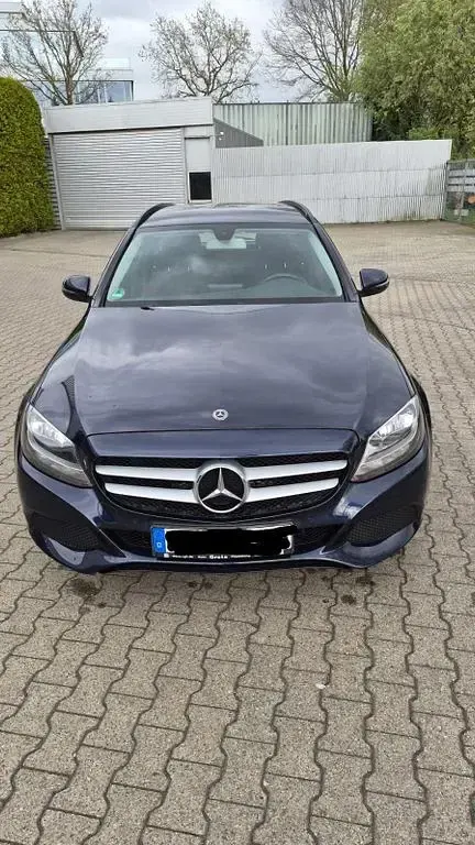 Gebraucht Mercedes C180 116 PS (85 kW) 2017 Blau Limousine