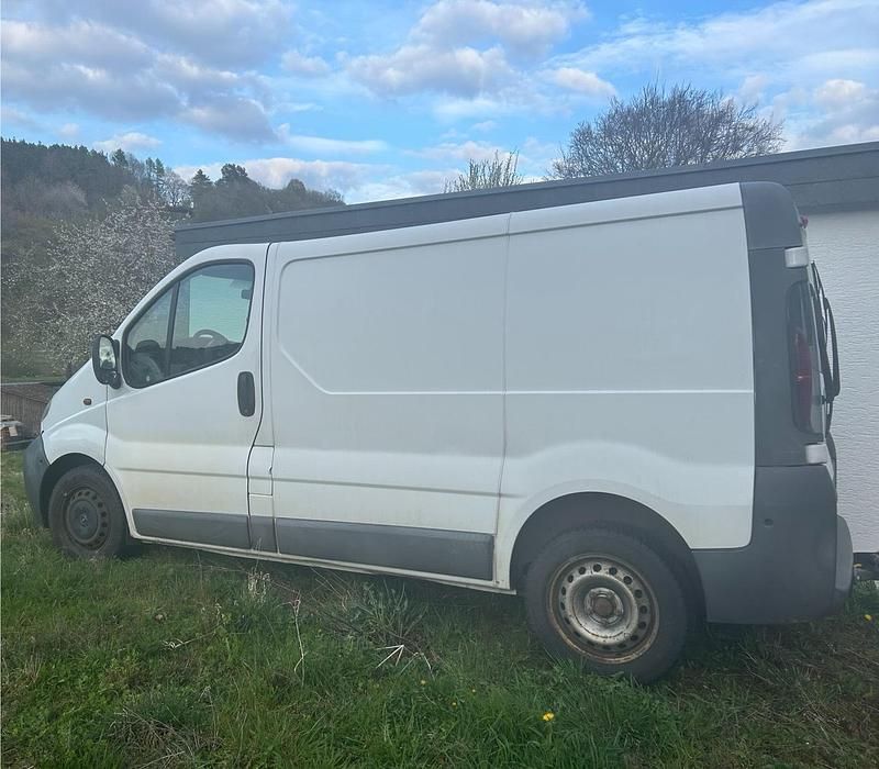 Second-hand Opel Vivaro 101 CP (74 kW) 2006 Alb Monovolum