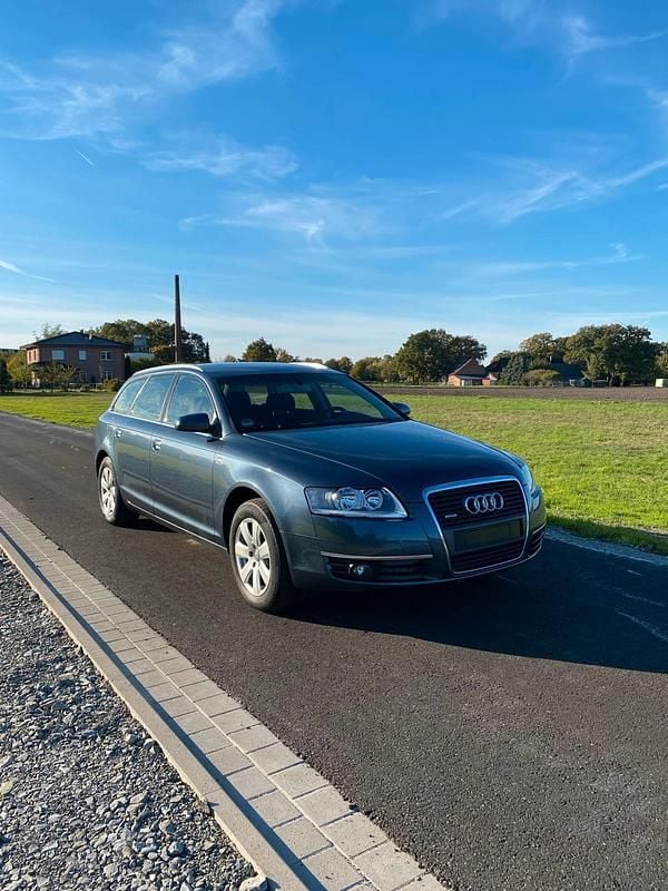 Grau Gebraucht 2005 Audi A6 Kombi | 4.350 € (Etwas zu teuer) - Bild 1/4