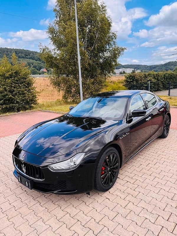 Schwarz Gebraucht 2017 Maserati Ghibli Coupé | 20.900 € (Superpreis) - Bild 1/4