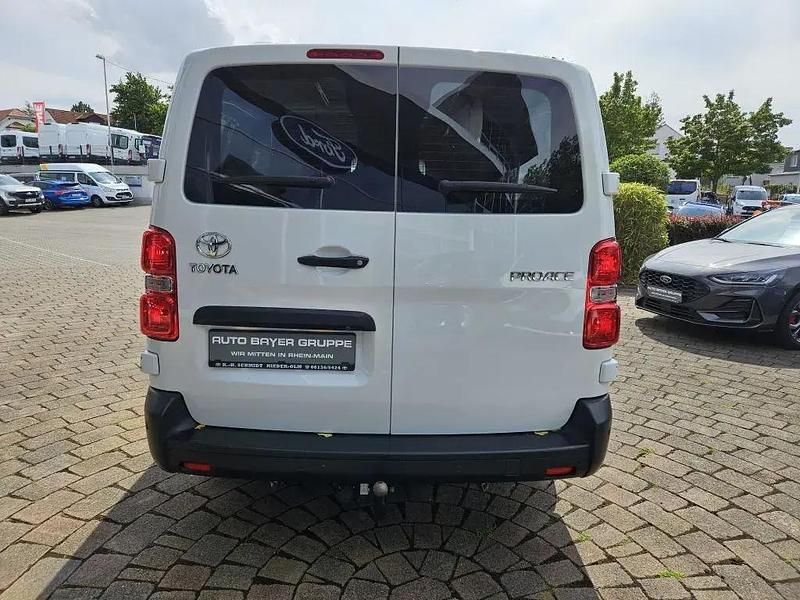 Gebraucht Toyota Proace 144 PS (105 kW) 2022 Schaumweiß Van / Kleinbus