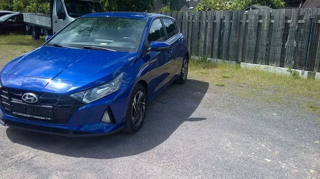 Gebraucht Hyundai i20 Pure 84 PS (61 kW) 2021 Blau Kleinwagen