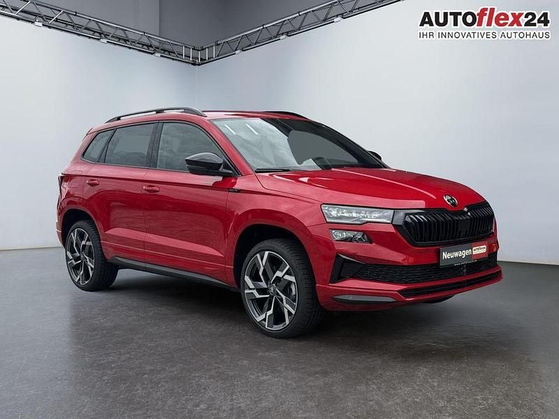 Velvet rot metallic Neu 2025 Skoda Karoq SportLine SUV | 36.950 € (Fairer Preis) - Bild 1/4