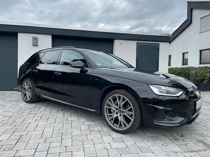 Schwarz Gebraucht 2021 Audi A4 Advanced Plus Kombi | 29.999 € (Etwas zu teuer) - Bild 1/4
