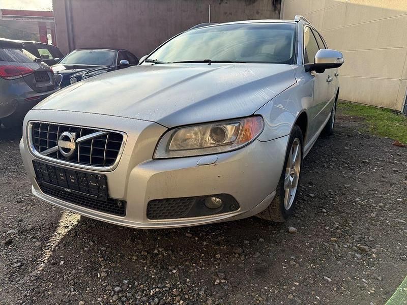 Silber Gebraucht 2011 Volvo V70 Kinetic Kombi | 7.300 € (Fairer Preis) - Bild 1/4