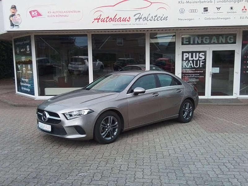 Silber Gebraucht 2019 Mercedes A220 Style Limousine | 26.890 € (Fairer Preis) - Bild 1/4