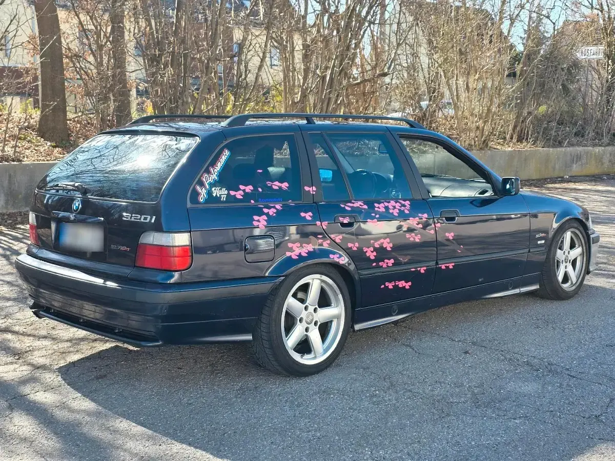 Gebraucht BMW 320 150 PS (110 kW) 1998 Blau Kombi