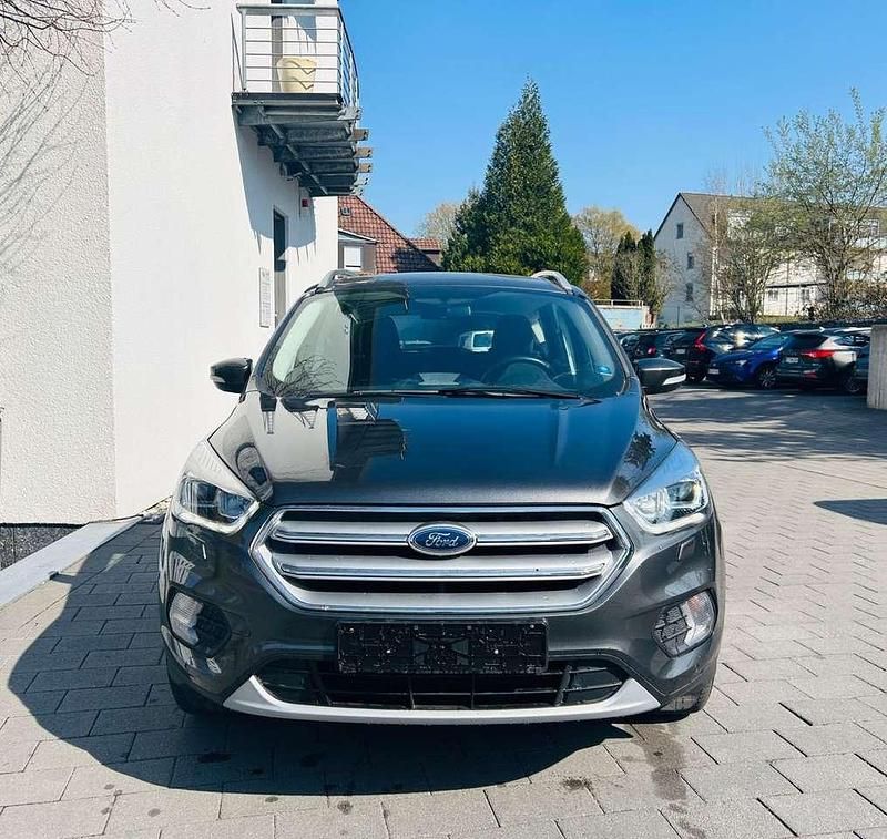 Gebraucht Ford Kuga Cool & Connect 150 PS (110 kW) 2019 Grau SUV