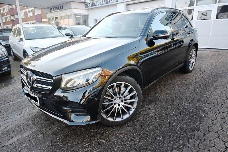 Schwarz/baltic black Gebraucht 2018 Mercedes GLC250 AMG line SUV | 25.399 € (Fairer Preis) - Bild 1/4
