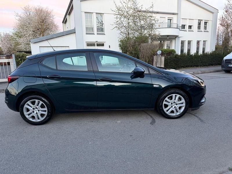 Gebraucht Opel Astra Basis 110 PS (80 kW) 2017 Grün Limousine