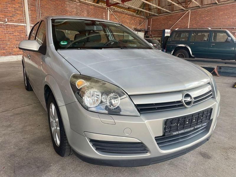 Gebraucht Opel Astra Edition 125 PS (91 kW) 2005 Silber Limousine
