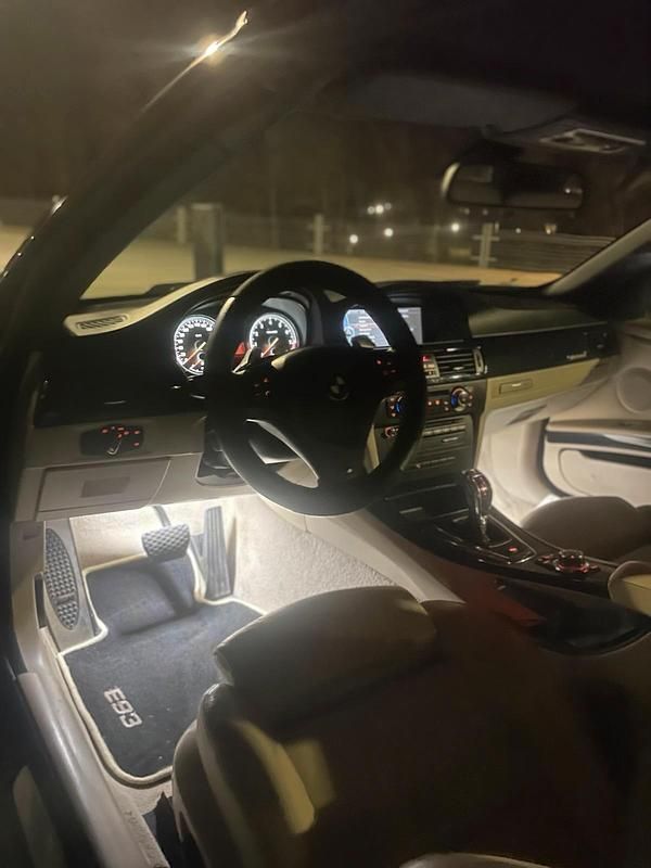 Gebraucht BMW 335 Cabriolet 306 PS (225 kW) 2009 Schwarz Cabrio