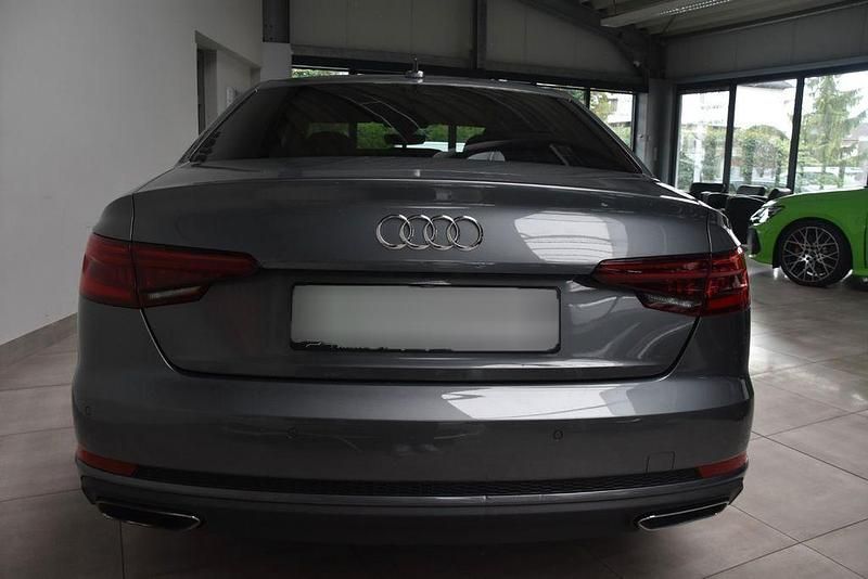 Gebraucht Audi A4 Sport 150 PS (110 kW) 2018 Grau metallic