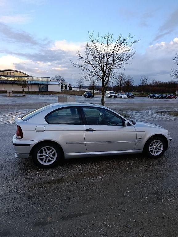 Gebraucht BMW 318 143 PS (105 kW) 2004 Silber Limousine