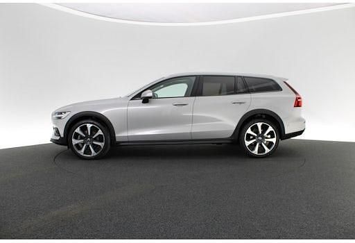 Gebraucht Volvo V60 CC Ultimate 197 PS (144 kW) 2023 Silber Kombi