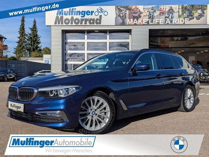 Mediterranblau (metallic) Gebraucht 2019 BMW 530 Luxury Line Kombi | 27.195 € (Superpreis) - Bild 1/4