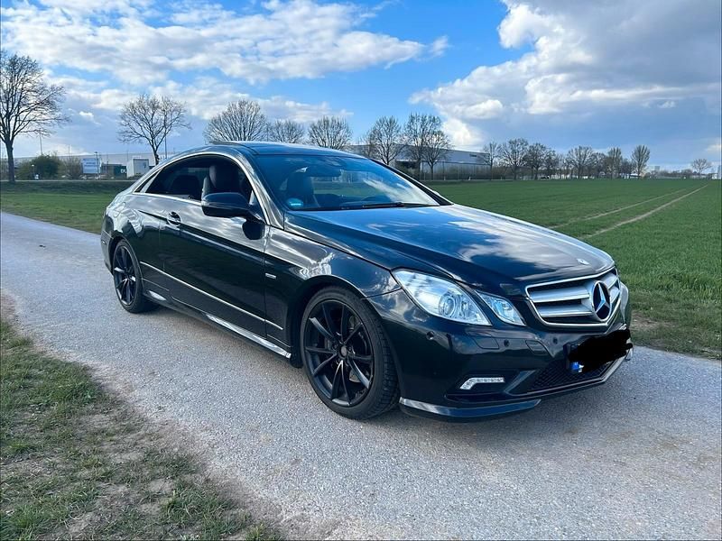 Gebraucht Mercedes E250 AMG 204 PS (150 kW) 2009 Schwarz Coupé