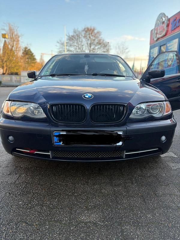 Blau Gebraucht 2002 BMW 330 Limousine | 4.000 € (Superpreis) - Bild 1/4