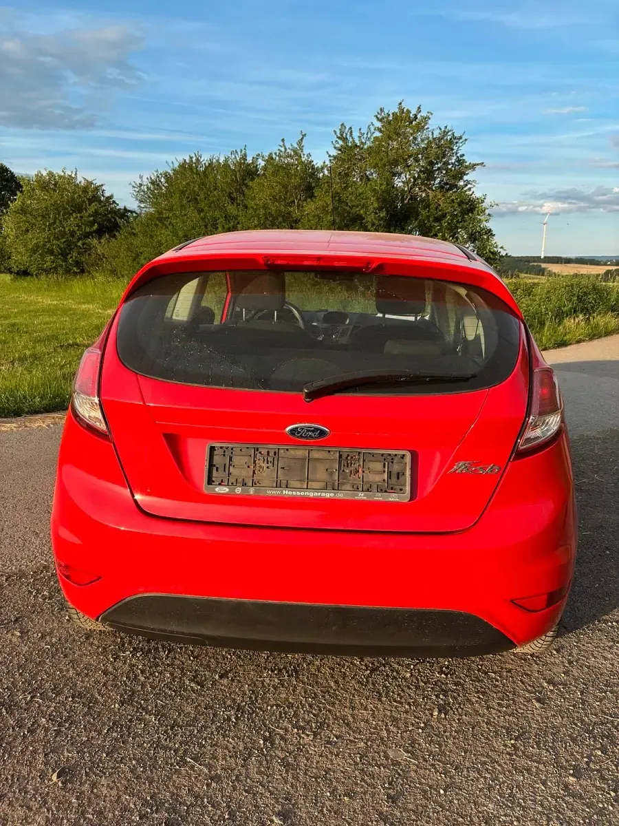 Gebraucht Ford Fiesta Trend 60 PS (44 kW) 2015 Rot Kleinwagen