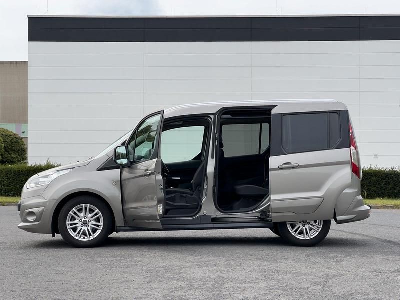 Gebraucht Ford Tourneo Connect Titanium 101 PS (74 kW) 2016 Silber Van / Kleinbus