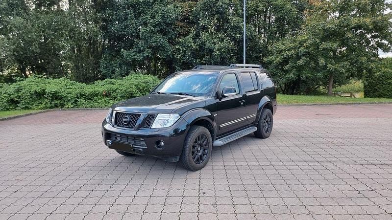 Schwarz Gebraucht 2012 Nissan Pathfinder SUV | 18.500 € (Fairer Preis) - Bild 1/4
