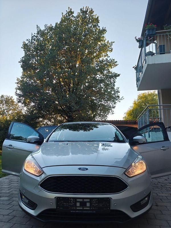 Gebraucht Ford Focus Trend 120 PS (88 kW) 2016 Silber Limousine