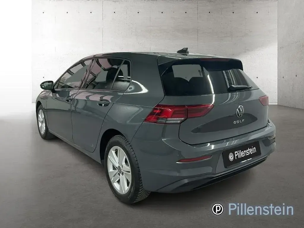 Gebraucht VW Golf VIII Life 131 PS (96 kW) 2023 Grau Limousine