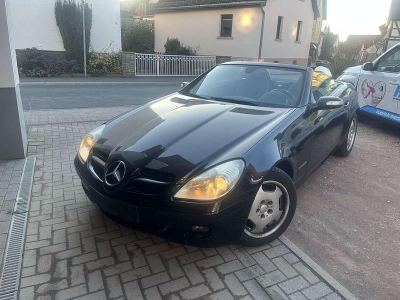 Second-hand Mercedes SLK200 163 CP (119 kW) 2004 Negru Cabrio