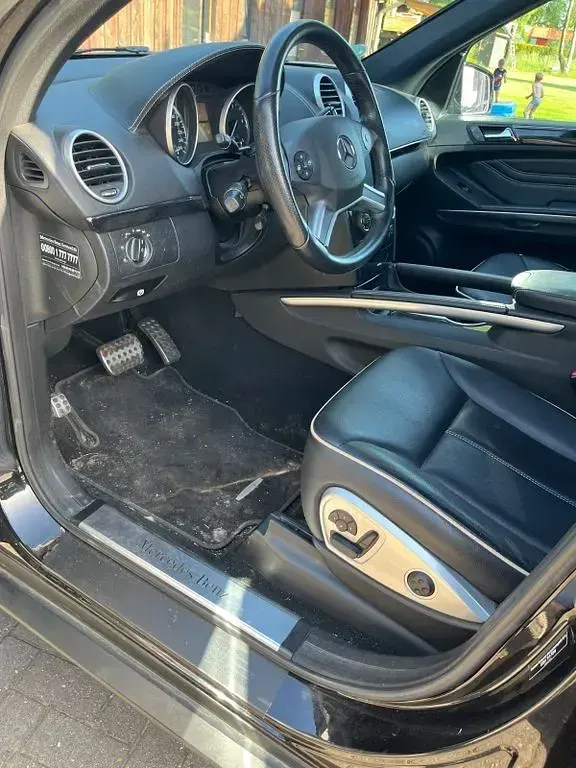 Używany Mercedes ML300 Edition 204 KM (150 kW) 2010 Czarny SUV