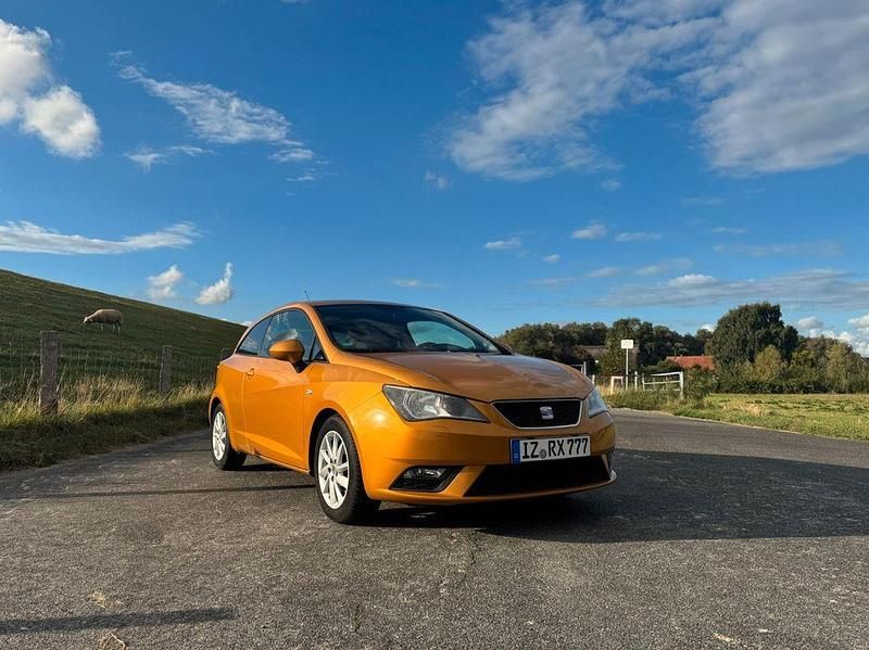 Orange Gebraucht 2012 Seat Ibiza SC Stylance Kleinwagen | 6.400 € (Teuer) - Bild 1/4