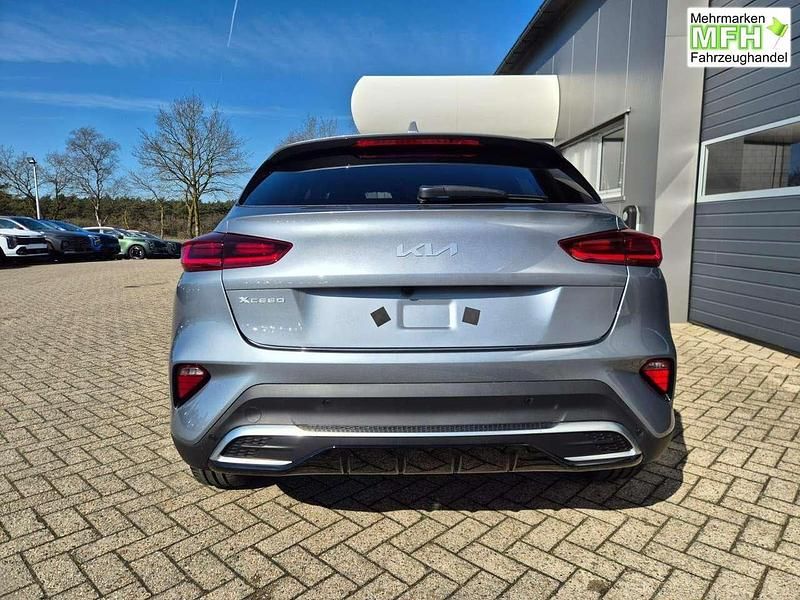 Neu Kia XCeed 150 PS (110 kW) 2026 Lunarsilber metallic SUV