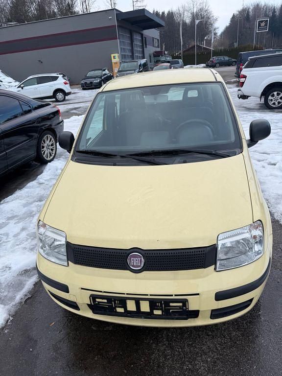 Gebraucht Fiat Panda Classica 69 PS (50 kW) 2012 Gelb Limousine