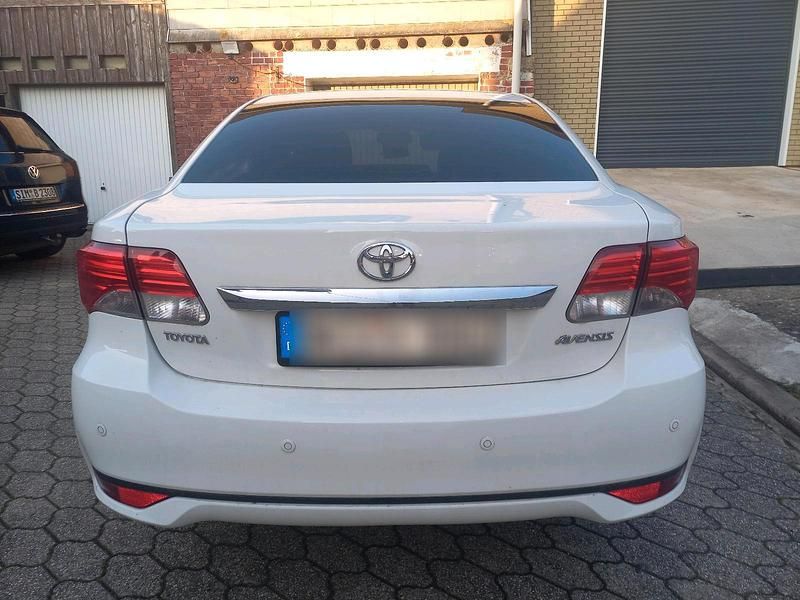 Gebraucht Toyota Avensis 170 PS (125 kW) 2012 Weiß Limousine