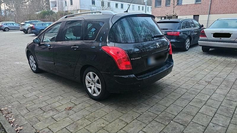 Gebraucht Peugeot 308 Active 112 PS (82 kW) 2013 Schwarz Kombi