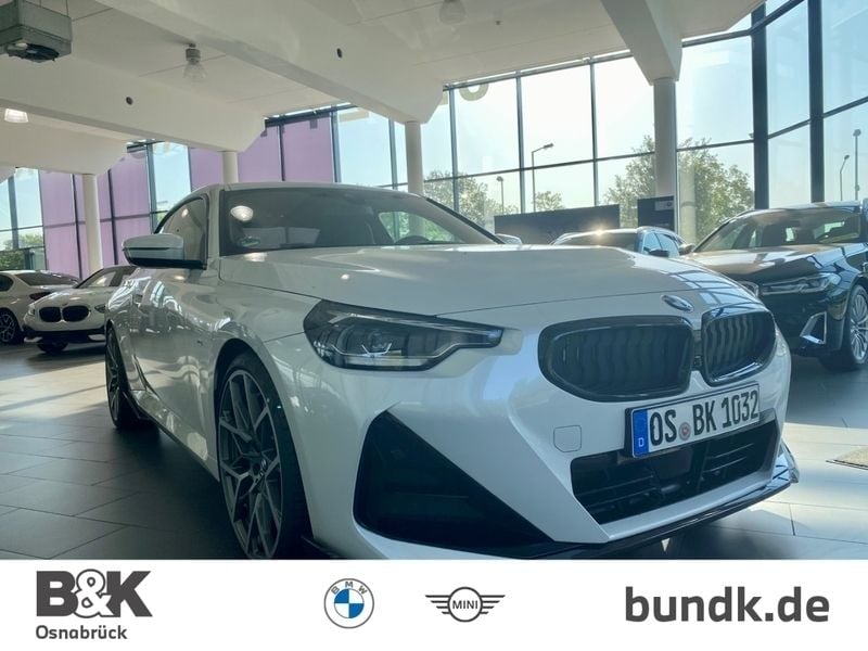 Weiss Gebraucht 2022 BMW 220 M Performance Coupé | 57.870 € - Bild 1/4