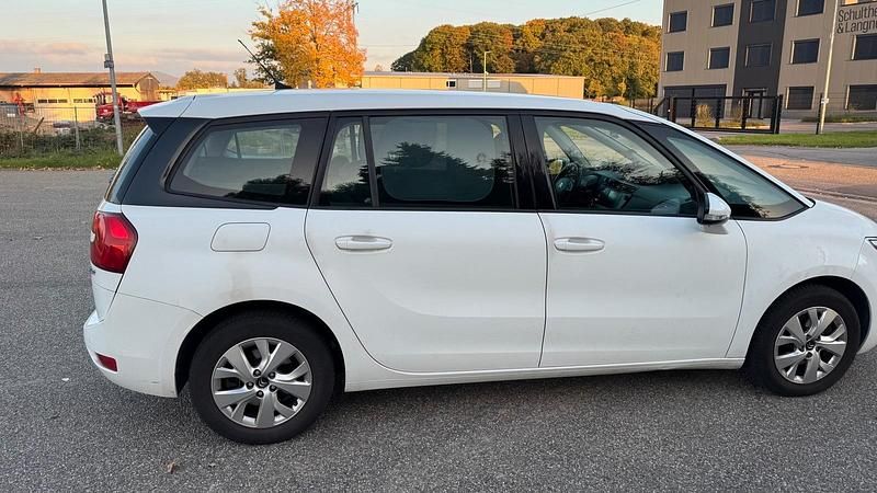 Weiß Gebraucht 2016 Citroën Grand C4 Picasso Van / Kleinbus | 8.000 € (Fairer Preis) - Bild 1/4
