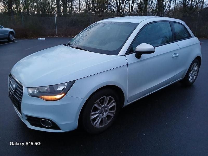 Gebraucht Audi A1 Attraction 86 PS (63 kW) 2012 Weiß Kleinwagen
