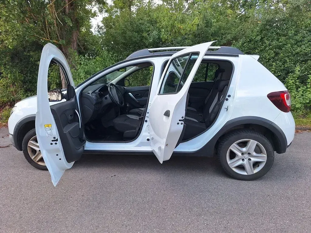Gebraucht Dacia Sandero Stepway 90 PS (66 kW) 2016 Weiß Limousine