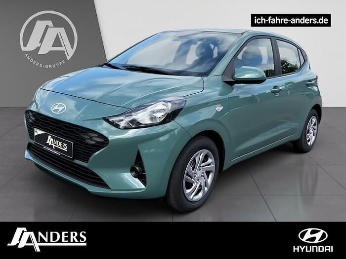 Mangrove green (gruen) Neu 2025 Hyundai i10 Select Kleinwagen | 16.990 € (Fairer Preis) - Bild 1/3