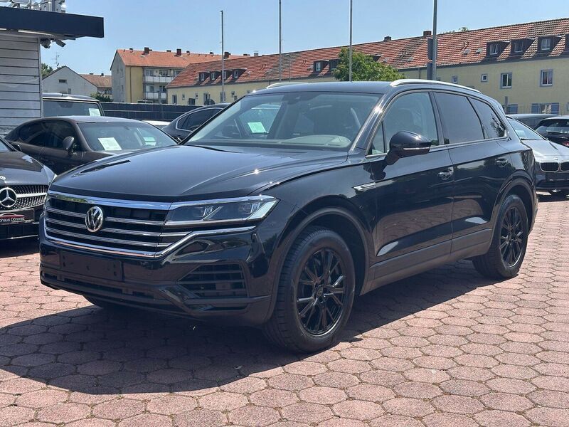 Deep black perleffekt Gebraucht 2018 VW Touareg SUV | 32.900 € (Fairer Preis) - Bild 1/4