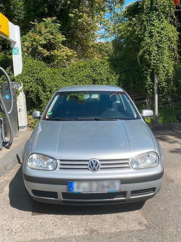 Grau Gebraucht 2002 VW Golf IV Kleinwagen | 1.000 € (Fairer Preis) - Bild 1/4
