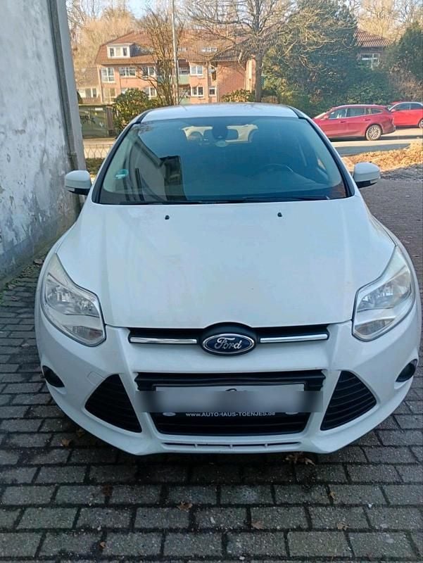 Weiß Gebraucht 2014 Ford Focus Kombi | 2.050 € (Superpreis) - Bild 1/4