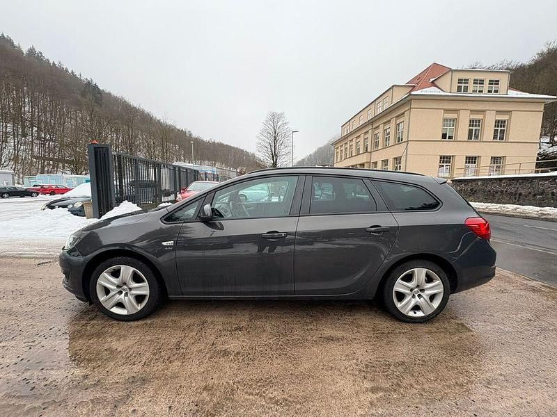 Gebraucht Opel Astra Active 140 PS (102 kW) 2013 Grau Kombi