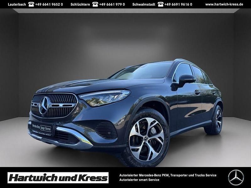 Grau Gebraucht 2024 Mercedes GLC300e Avantgarde SUV | 57.390 € (Guter Preis) - Bild 1/4