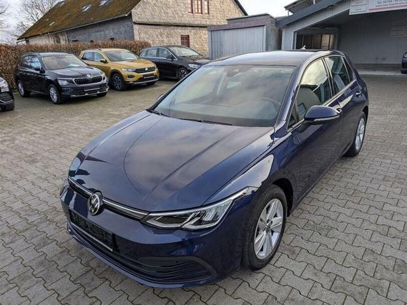 Atlantic blue Gebraucht 2022 VW Golf VIII Life Limousine | 17.900 € (Fairer Preis) - Bild 1/4