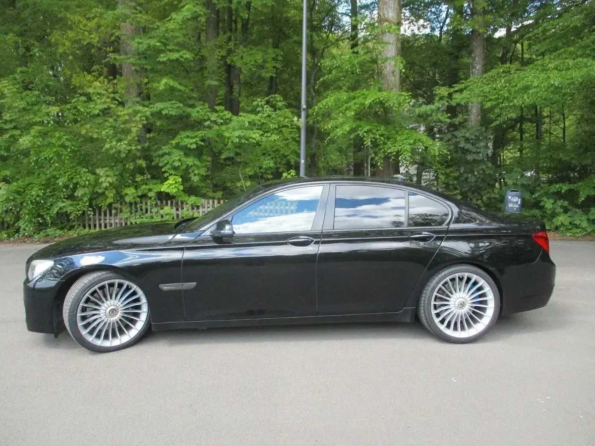 Gebraucht BMW 750 Performance 449 PS (330 kW) 2012 Schwarz Limousine