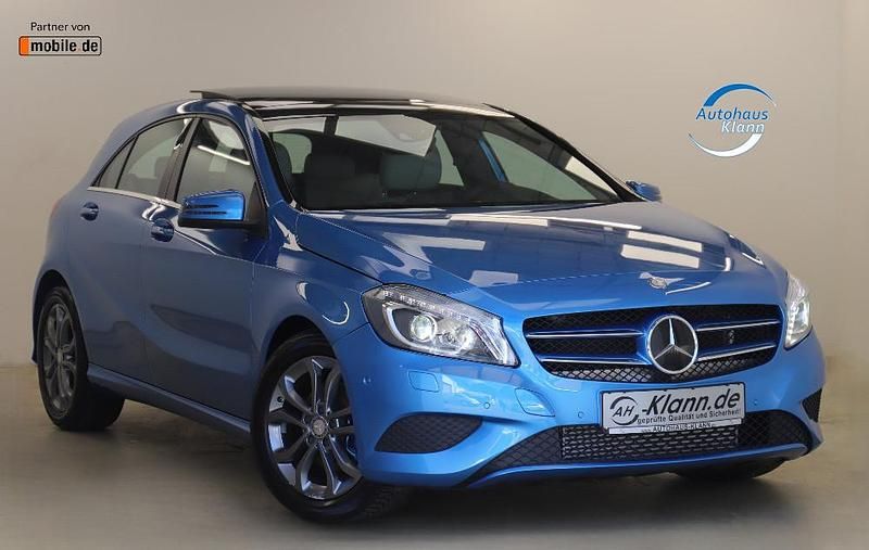 Blau Gebraucht 2013 Mercedes A200 Style Limousine | 14.499 € (Fairer Preis) - Bild 1/4