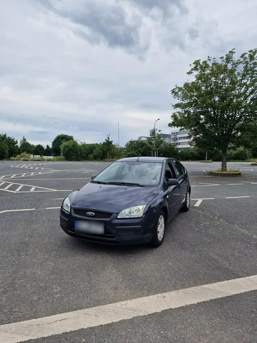 Usata Ford Focus 101 CV (74 kW) 2006 Blu Utilitaria